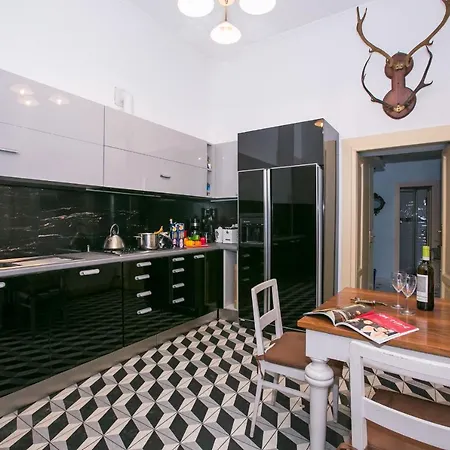 Sleeps 16 Pool Air Con Villa Moltrasio