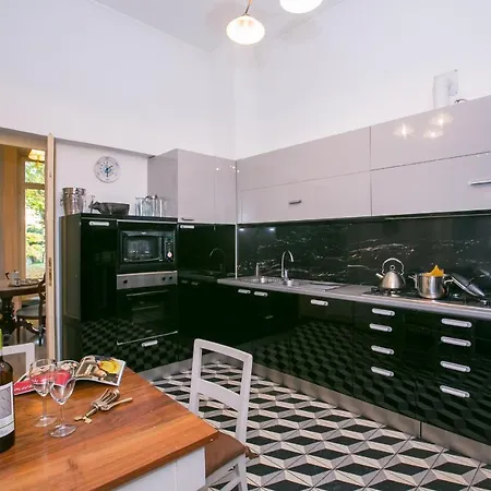 Βίλα Sleeps 16 Pool Air Con Moltrasio